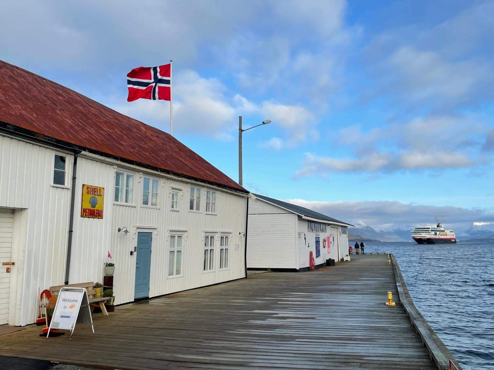 1. Etg I Dampskipsbrygga, Lodingen Havn Eksteriør billede